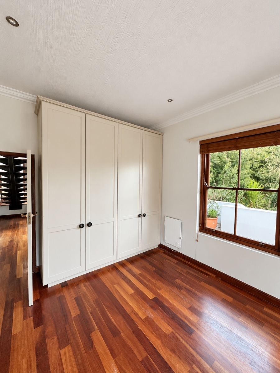 5 Bedroom Property for Sale in North Oaks Western Cape